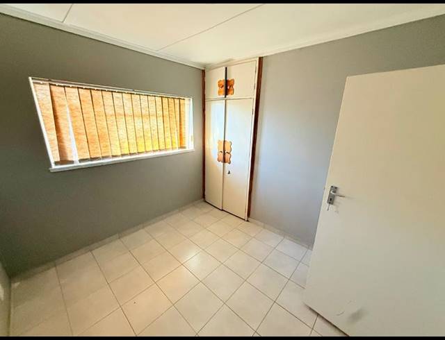 4 BEDROOM HOUSE FOR SALE IN VANDERBIJLPARK CE 2
